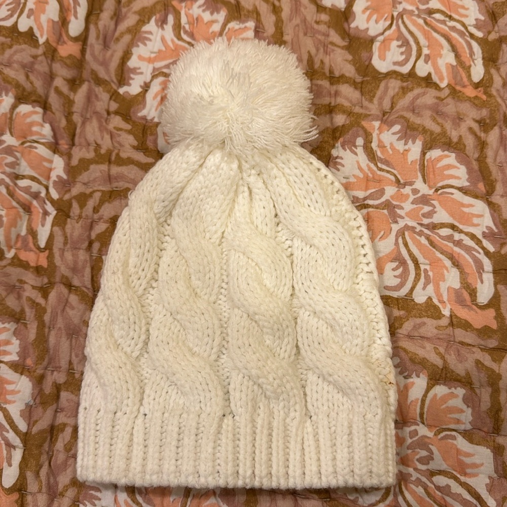 NWOT Cable Knit PomPom Hat in off-white